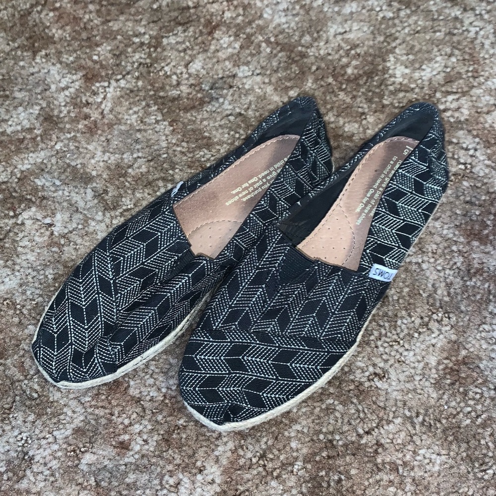 Arrow pattern Toms